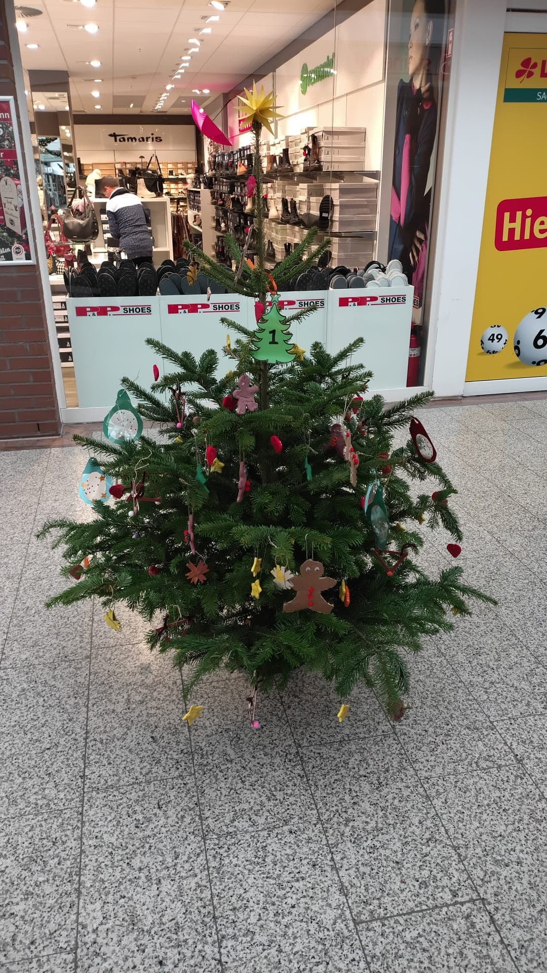 Baumschmück-Aktion Dezember 2025 – Foto 1